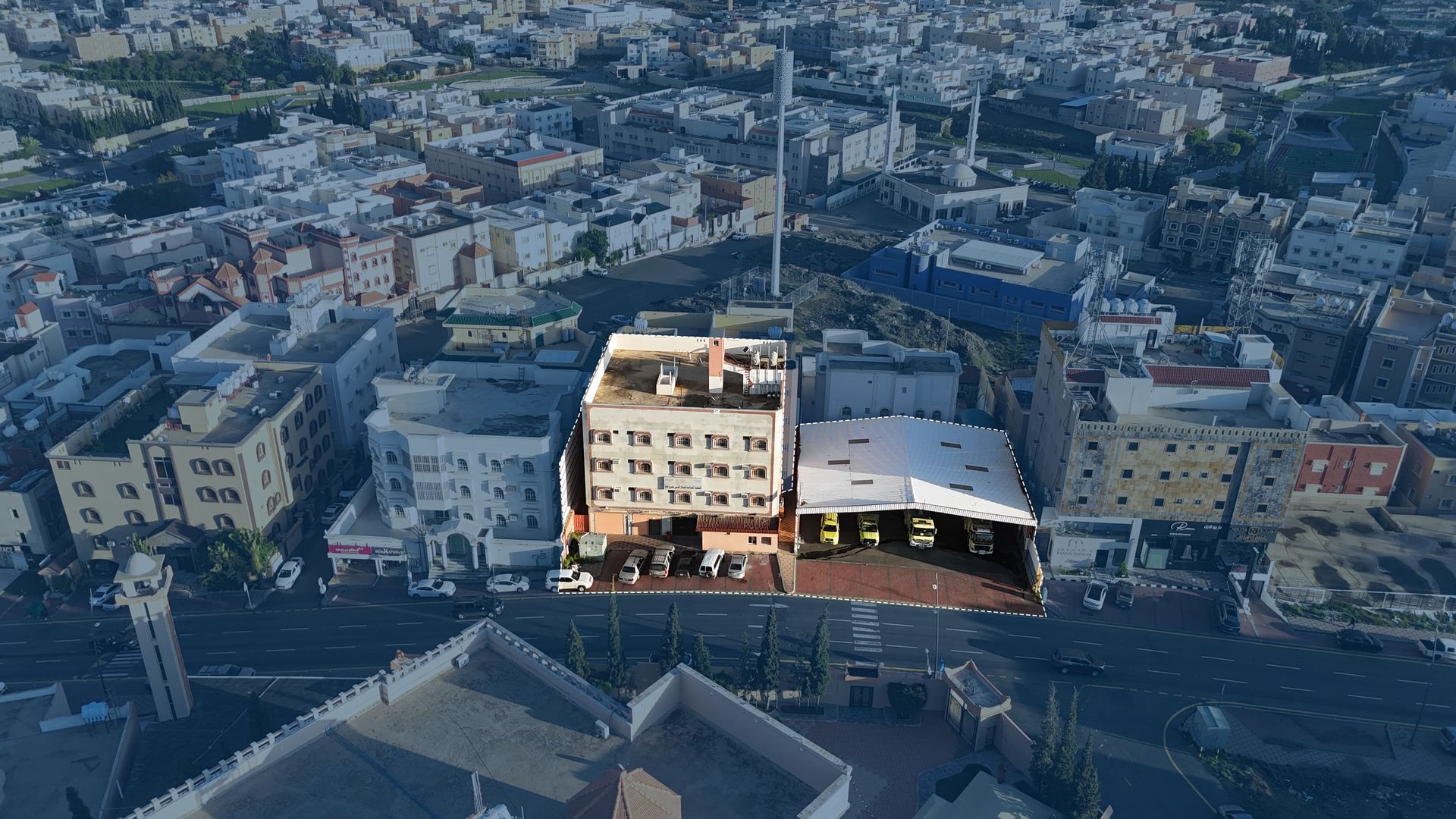 Preview image for عمارة وأرض مسورة