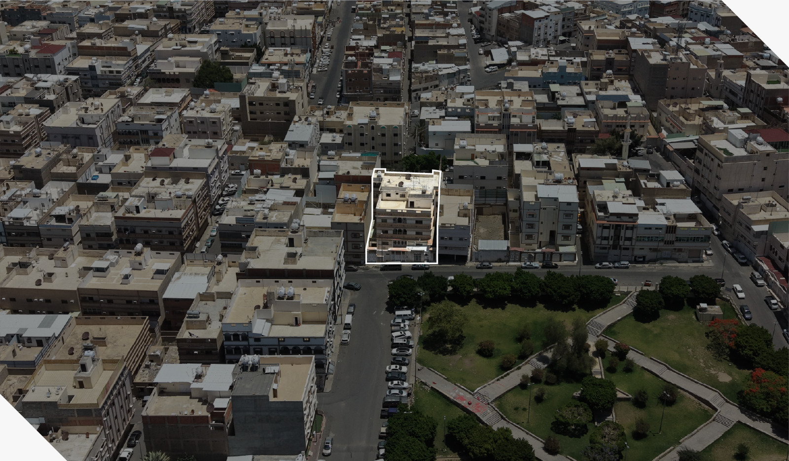 Preview image for عمارة سكنية و أرض مقام عليها مباني