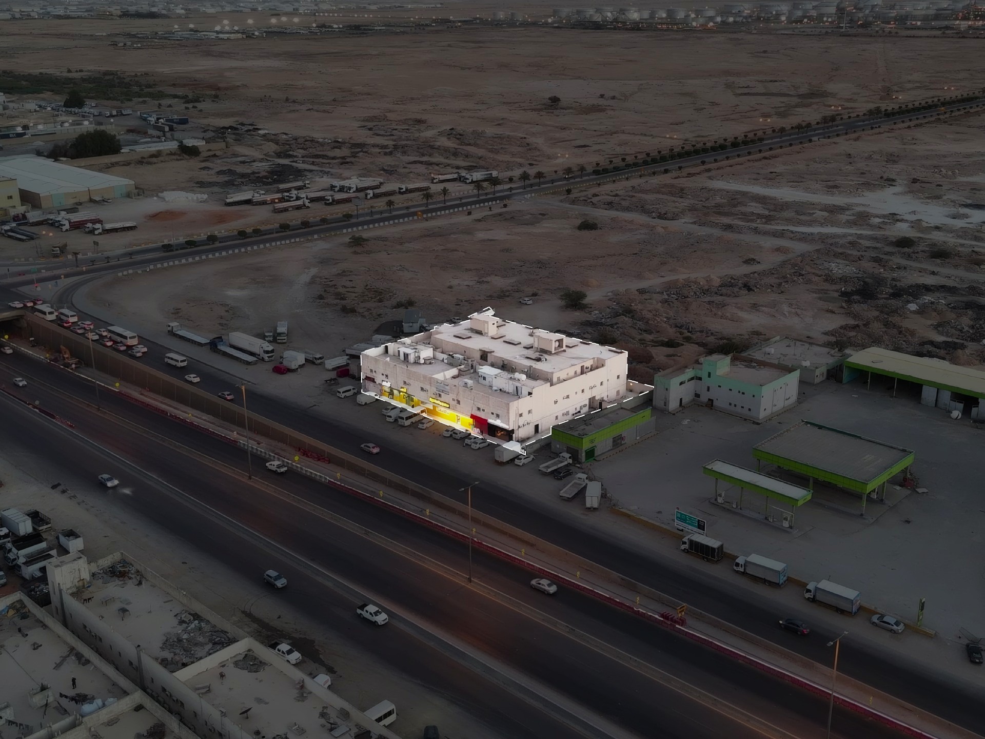 Preview image for عمارة تجارية سكنية بحي المصفاة